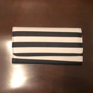 Kut from the Kloth black and white wallet